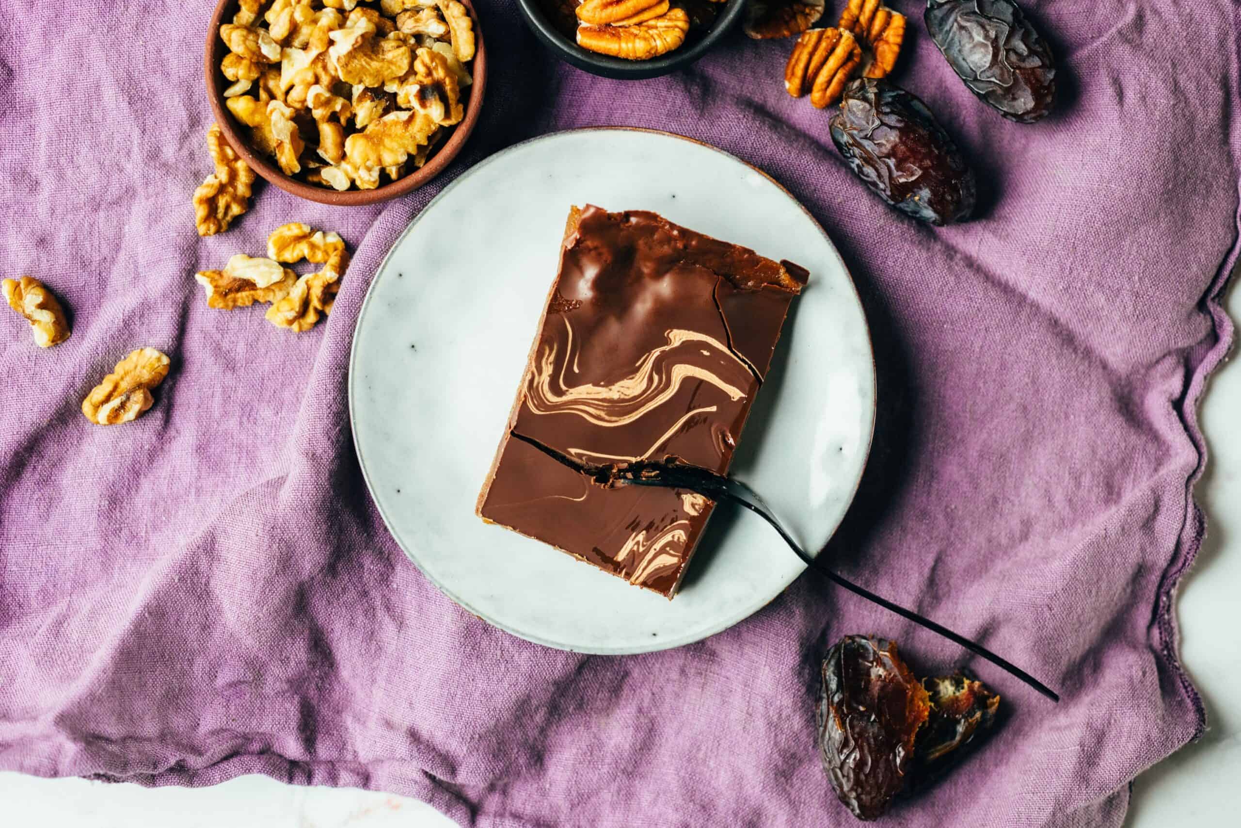 Date caramel slices (3 ingredients) vegan + gluten-free