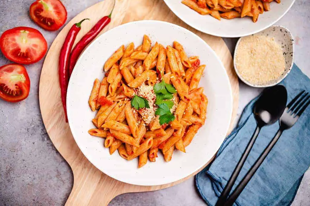 Pasta Arrabiata (30 minutes) (vegan) — VEGANE VIBES